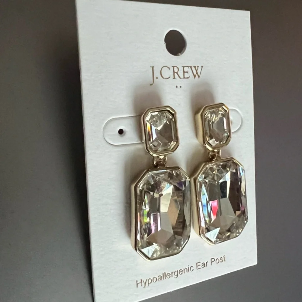 Elegant Gold Crystal Earrings - Picture 5 of 6